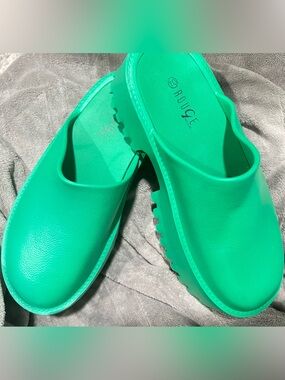 Rouge Helium Bright Green Slip-On Platform Clogs